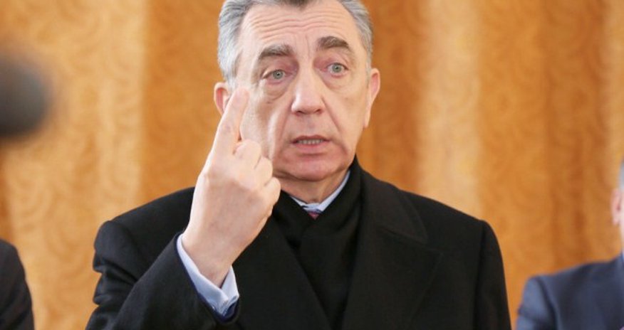 Eldar Əzizov 3 icra başçısını kəskin tənqid edib Eldar Əzizov 3 icra başçısını kəskin tənqid edib