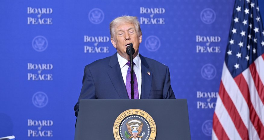 Donald Tramp Sülh Şurasının yekun qətnaməsini imzalayıb Donald Tramp Sülh Şurasının yekun qətnaməsini imzalayıb