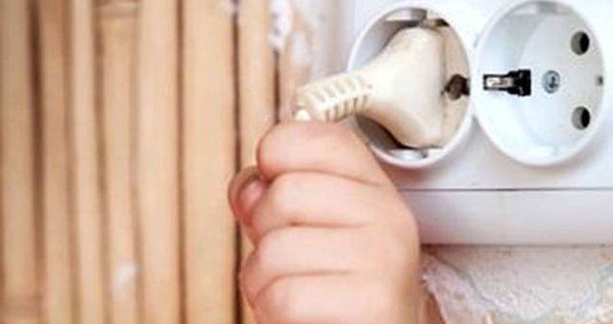 13 yaşlı uşağı elektrik cərəyanı vurub 13 yaşlı uşağı elektrik cərəyanı vurub