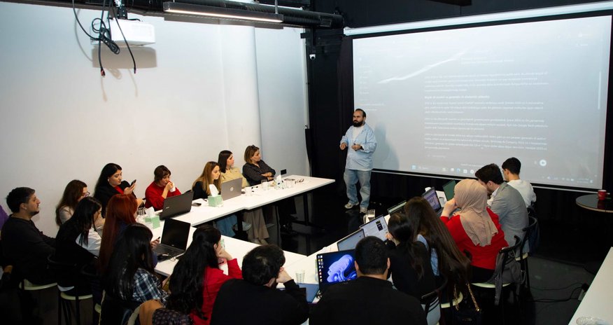 Azərsun Holdinq” jurnalistlər üçün süni intellekt mövzusunda təlim təşkil edib Azərsun Holdinq” jurnalistlər üçün süni intellekt mövzusunda təlim təşkil edib