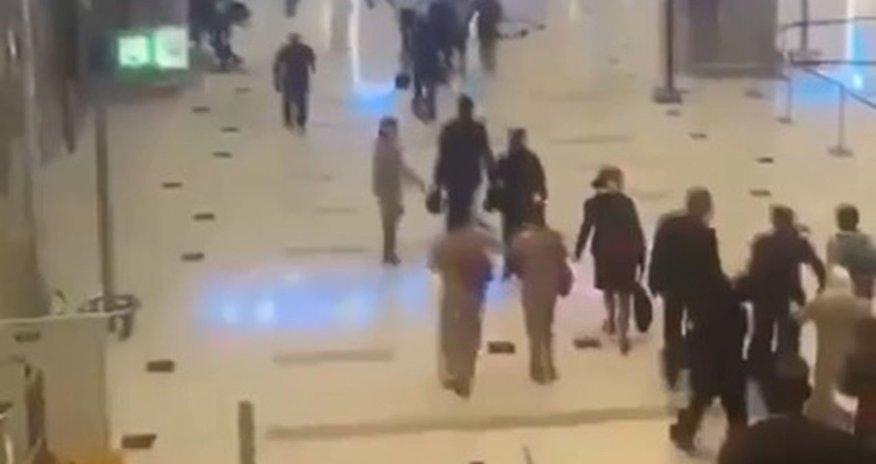 İran Dubay aeroportuna zərbə endirib, yaralılar var - Video İran Dubay aeroportuna zərbə endirib, yaralılar var - Video