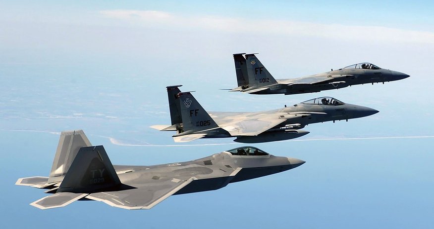 Новая группа истребителей F-22 переброшена на Ближний Восток Новая группа истребителей F-22 переброшена на Ближний Восток