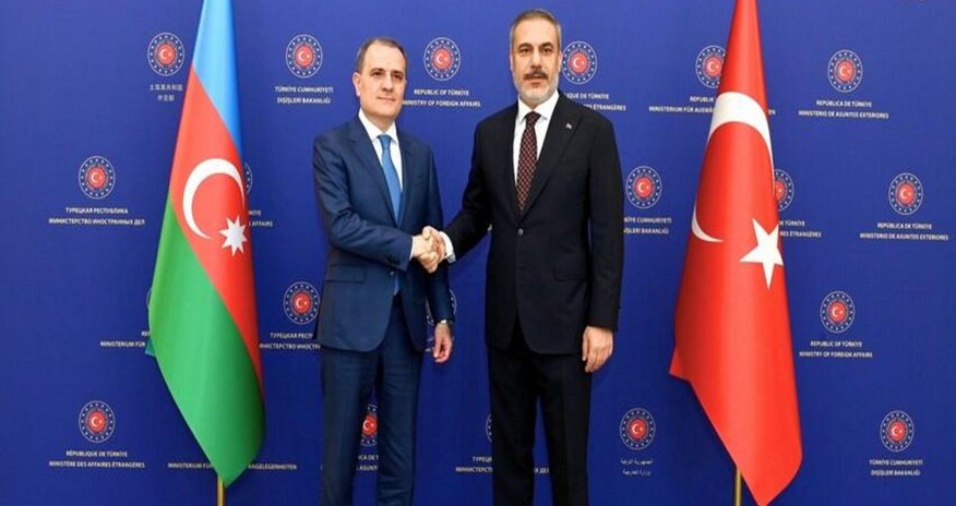 Azərbaycan və Türkiyə XİN başçıları İstanbulda görüşüb Azərbaycan və Türkiyə XİN başçıları İstanbulda görüşüb