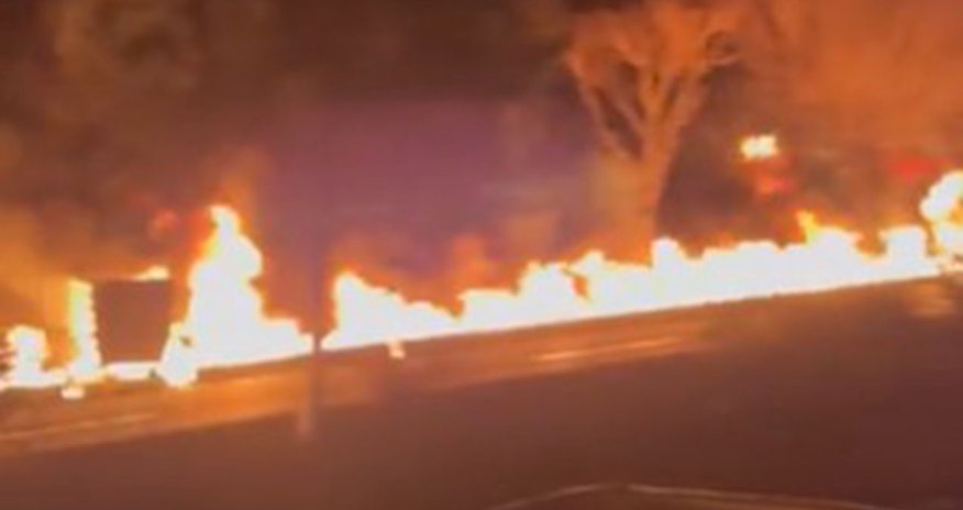 Tehranda neft anbarları vuruldu - Video Tehranda neft anbarları vuruldu - Video