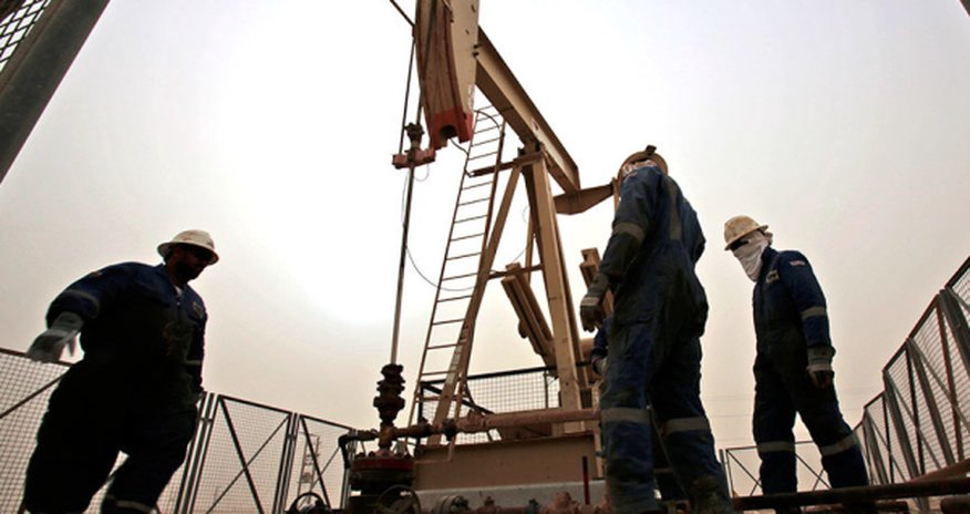 Крупнейший в мире экспортер сокращает добычу нефти Крупнейший в мире экспортер сокращает добычу нефти