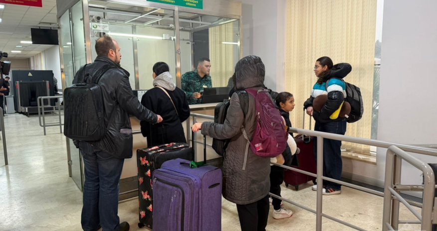 Daha 7 Meksika diplomatı və onların ailə üzvləri İrandan Azərbaycana təxliyə edilib Daha 7 Meksika diplomatı və onların ailə üzvləri İrandan Azərbaycana təxliyə edilib