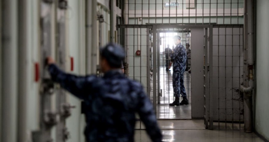 Российские тюремщики массово увольняются Российские тюремщики массово увольняются