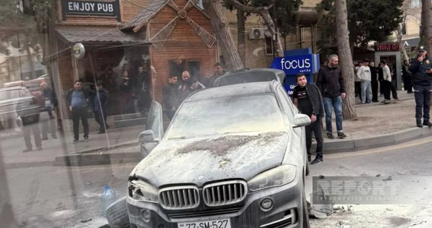 В Баку в результате ДТП сгорел автомобиль В Баку в результате ДТП сгорел автомобиль