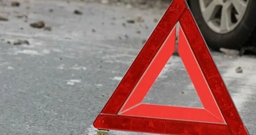 Lənkəranda avtomobil kanala aşıb, xəsarət alanlar var Lənkəranda avtomobil kanala aşıb, xəsarət alanlar var