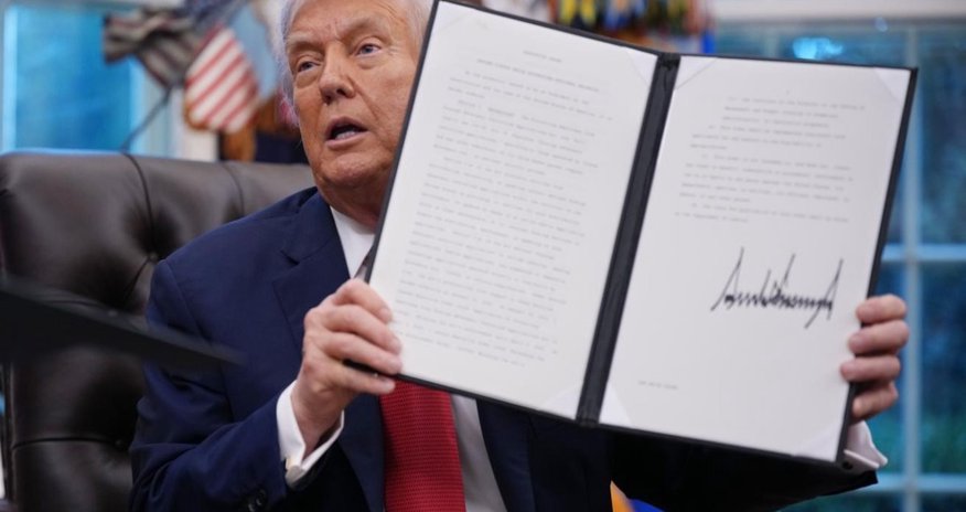На долларах появится подпись Трампа На долларах появится подпись Трампа
