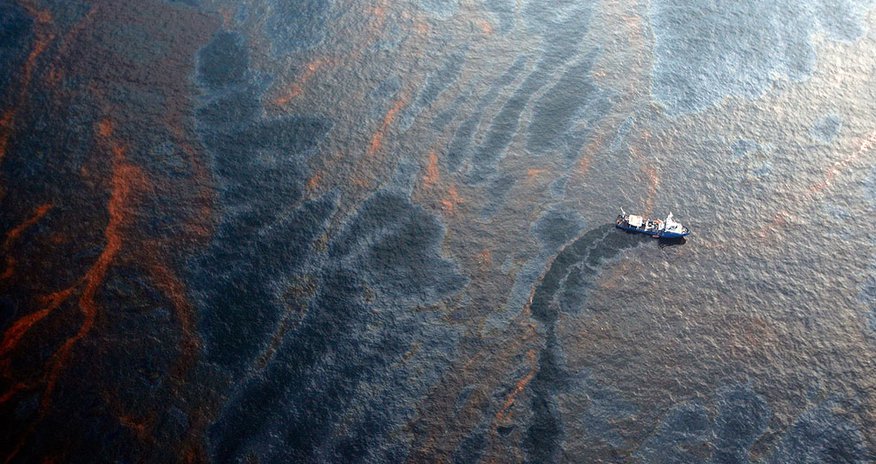 Более 400 тонн нефти собрали в море после разлива в Мексиканском заливе Более 400 тонн нефти собрали в море после разлива в Мексиканском заливе
