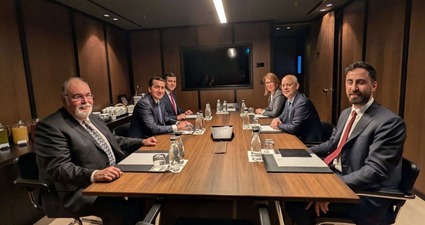 Hikmət Hacıyev Ərdoğanın baş müşaviri ilə regional təhlükəsizliyi müzakirə edib Hikmət Hacıyev Ərdoğanın baş müşaviri ilə regional təhlükəsizliyi müzakirə edib