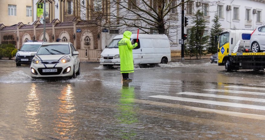 Азербайджанская полиция спешит на помощь - Oбновлено Азербайджанская полиция спешит на помощь - Oбновлено