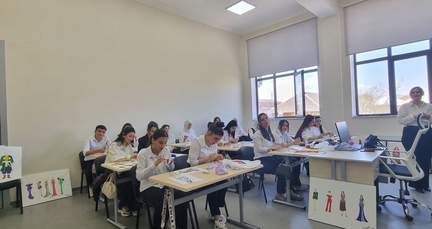 Bəzi peşələrdə qadınların payı 100%-ə çatır Bəzi peşələrdə qadınların payı 100%-ə çatır