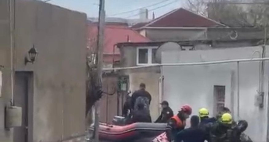 Затопило поселок в Баку: жителей эвакуируют - Oбновлено Затопило поселок в Баку: жителей эвакуируют - Oбновлено