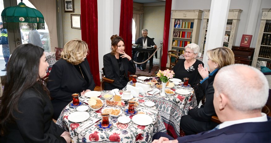 Mehriban Əliyeva Tbilisidə Azərbaycan Mədəniyyəti Muzeyi ilə tanış olub Mehriban Əliyeva Tbilisidə Azərbaycan Mədəniyyəti Muzeyi ilə tanış olub