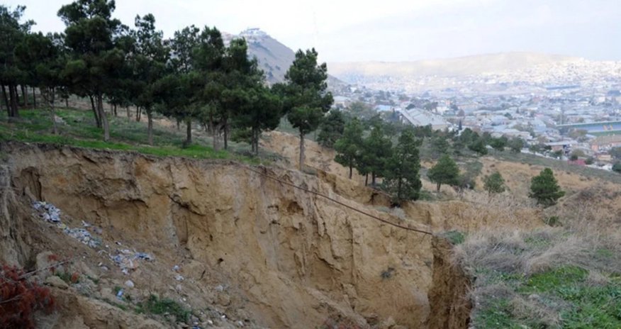 Bakıda daha bir ərazidə sürüşmə olub Bakıda daha bir ərazidə sürüşmə olub
