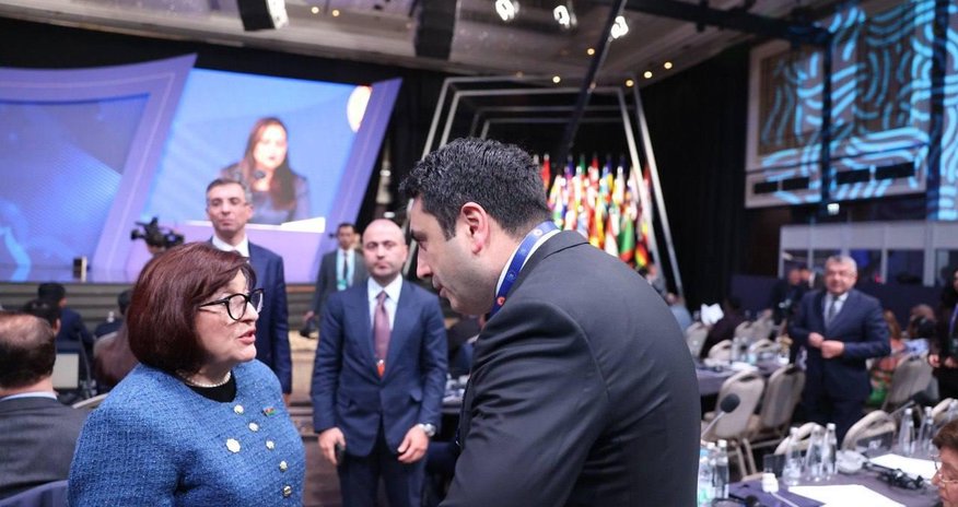 Qafarova və Simonyan İstanbulda qısa görüş keçirib Qafarova və Simonyan İstanbulda qısa görüş keçirib
