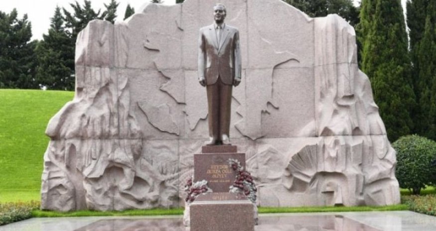 Latvian President pays tribute to National Leader Heydar Aliyev Latvian President pays tribute to National Leader Heydar Aliyev