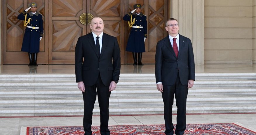 Latviya Prezidentinin rəsmi qarşılanma mərasimi olub Latviya Prezidentinin rəsmi qarşılanma mərasimi olub