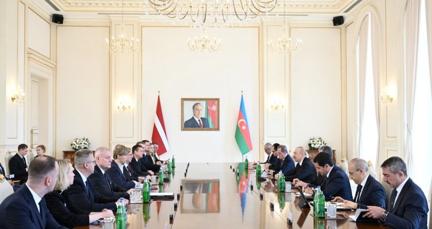Azərbaycan və Latviya prezidentlərinin geniş tərkibdə görüşü keçirilib Azərbaycan və Latviya prezidentlərinin geniş tərkibdə görüşü keçirilib