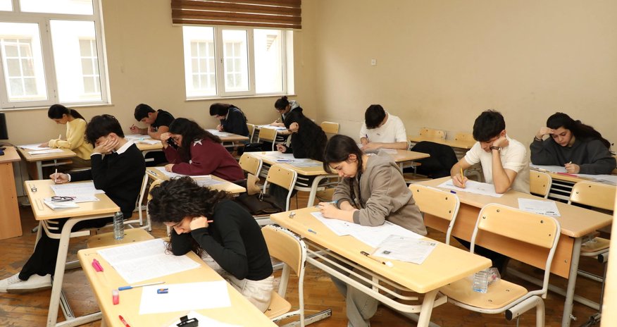 Bu gün 55 mindən çox şagird buraxılış imtahanı verəcək Bu gün 55 mindən çox şagird buraxılış imtahanı verəcək