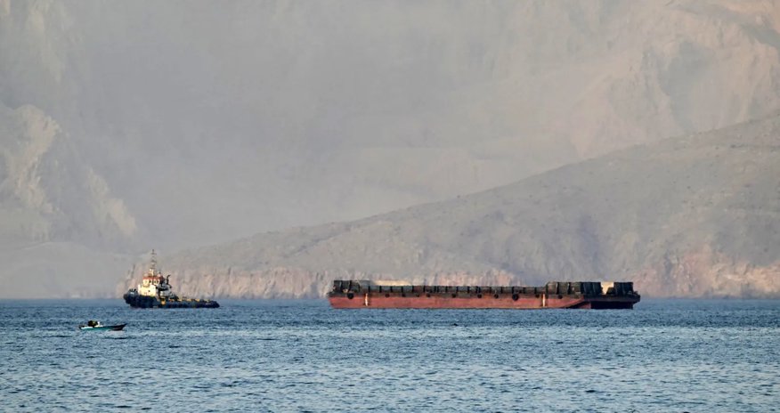 ВМС КСИР задержали два контейнеровоза в районе Ормузского пролива ВМС КСИР задержали два контейнеровоза в районе Ормузского пролива