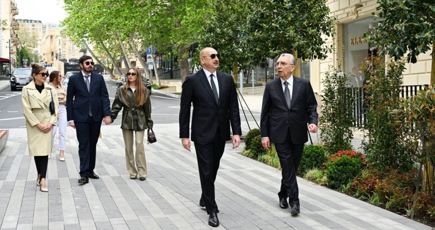 İlham Əliyev Bakının İslam Səfərli küçəsinin yenidənqurmadan sonra açılışında iştirak edib İlham Əliyev Bakının İslam Səfərli küçəsinin yenidənqurmadan sonra açılışında iştirak edib