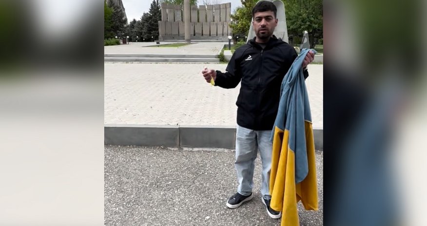 İrəvanda Ukrayna bayrağı yandırıldı - Video İrəvanda Ukrayna bayrağı yandırıldı - Video