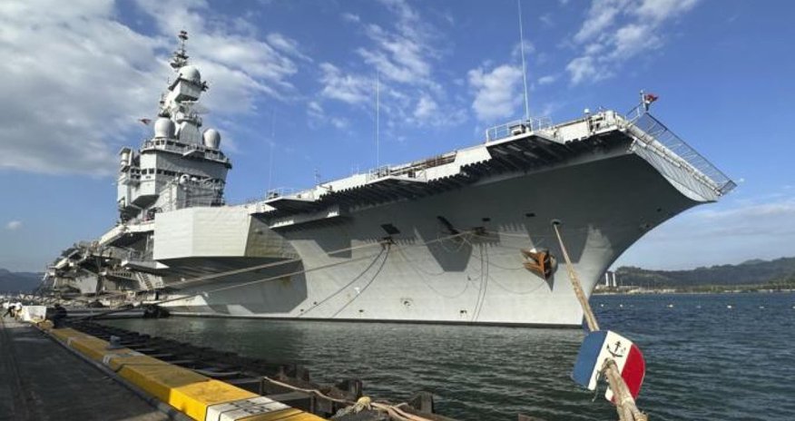Французский авианосец в Красном море Французский авианосец в Красном море