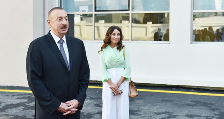 Президент Ильхам Алиев и первая леди Мехрибан Алиева совершили поездку в Джебраильский район Президент Ильхам Алиев и первая леди Мехрибан Алиева совершили поездку в Джебраильский район