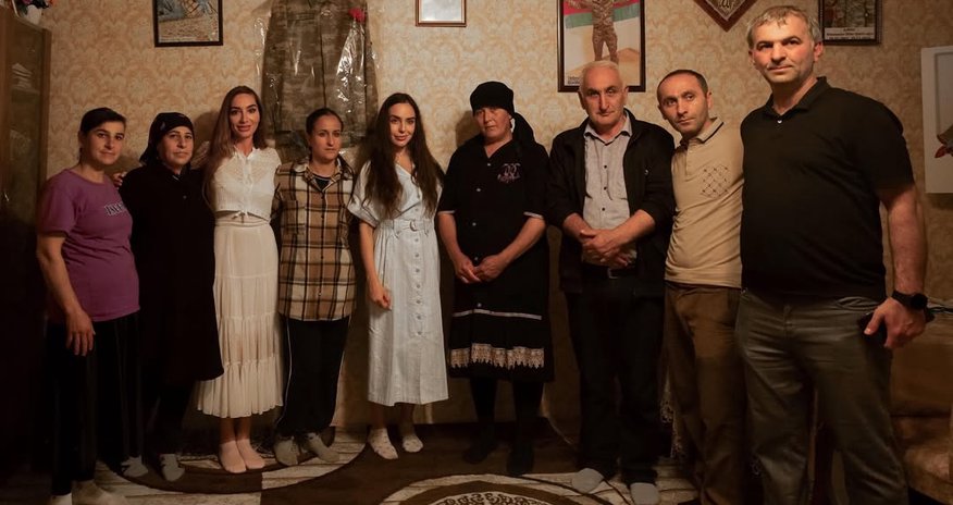 Лейла Алиева и Арзу Алиева навестили семью шехида в Лянкяране Лейла Алиева и Арзу Алиева навестили семью шехида в Лянкяране