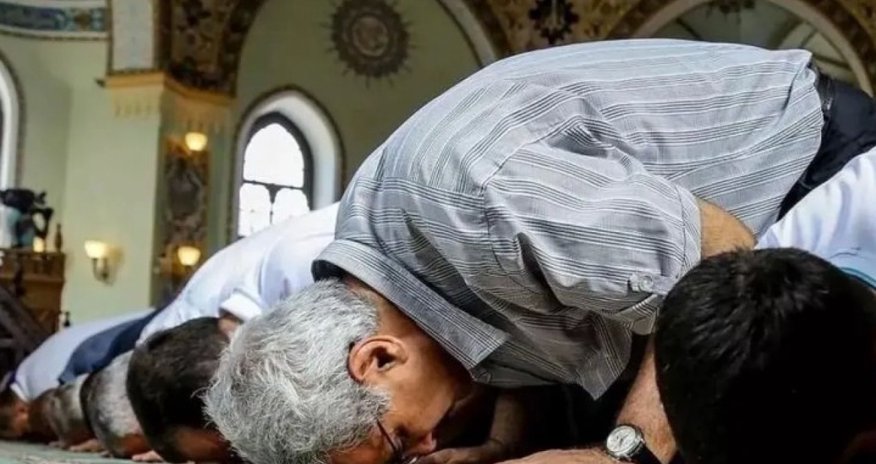 Əjdərbəy və Təzəpir məscidlərində bayram namazı qılınıb Əjdərbəy və Təzəpir məscidlərində bayram namazı qılınıb