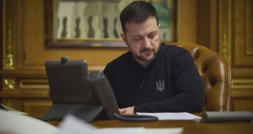 Зеленский подписал указы о синхронизации санкций с решениями Евросоюза Зеленский подписал указы о синхронизации санкций с решениями Евросоюза