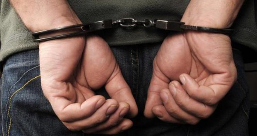 Bankların adından saxta kredit səhifələri yaratmaqda şübhəli bilinən şəxslər saxlanılıb - Video Bankların adından saxta kredit səhifələri yaratmaqda şübhəli bilinən şəxslər saxlanılıb - Video