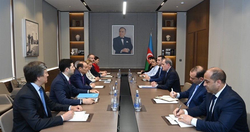 Ceyhun Bayramov Bağdad Amreyevin rəhbərlik etdiyi nümayəndə heyətini qəbul edib Ceyhun Bayramov Bağdad Amreyevin rəhbərlik etdiyi nümayəndə heyətini qəbul edib