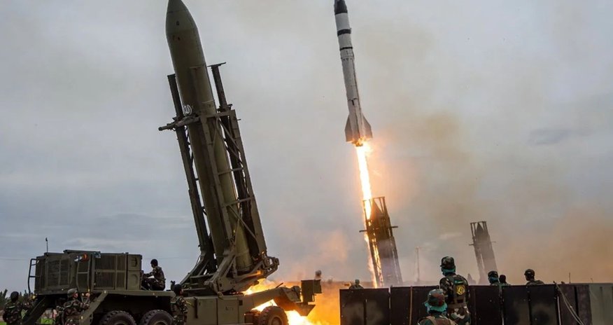 Иран нанес ответные удары по военным объектам США Иран нанес ответные удары по военным объектам США