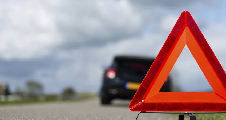 В Лерике при падении автомобиля в ущелье пострадали четыре человека В Лерике при падении автомобиля в ущелье пострадали четыре человека