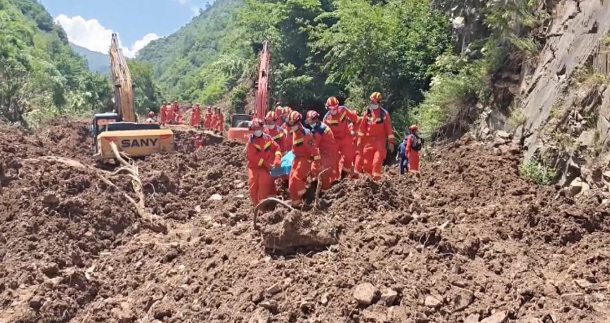Çində torpaq sürüşməsi nəticəsində 5 nəfər ölüb, 12 nəfər itkin düşüb Çində torpaq sürüşməsi nəticəsində 5 nəfər ölüb, 12 nəfər itkin düşüb