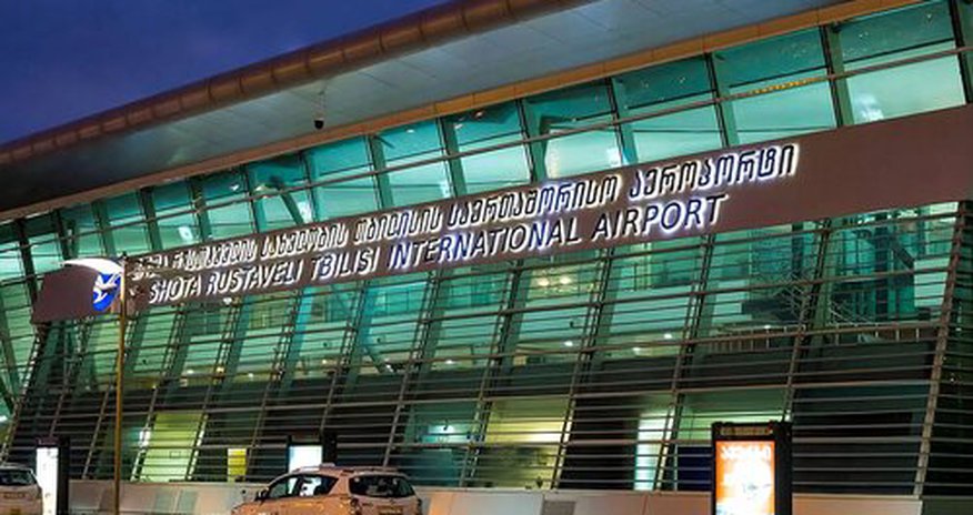 Международный аэропорт Тбилиси из-за ливня остался без света Международный аэропорт Тбилиси из-за ливня остался без света