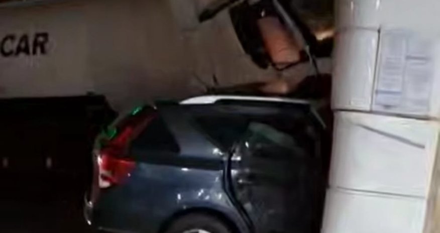 SOCAR-ın yanacaq daşıyan avtomobili Bakıda yanacaqdoldurma məntəqəsinə çırpılıb - AÇIQLAMA-video SOCAR-ın yanacaq daşıyan avtomobili Bakıda yanacaqdoldurma məntəqəsinə çırpılıb - AÇIQLAMA-video