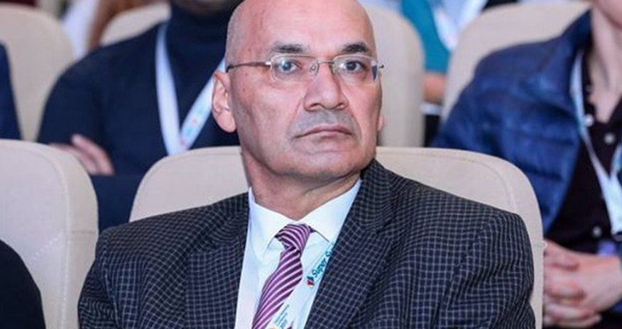 Osman Gündüz məktəblərdə telefonların yığılmasına qarşı çıxıb Osman Gündüz məktəblərdə telefonların yığılmasına qarşı çıxıb