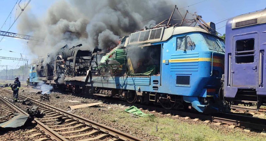 Россия атаковала пассажирский поезд в Запорожской области Украины Россия атаковала пассажирский поезд в Запорожской области Украины