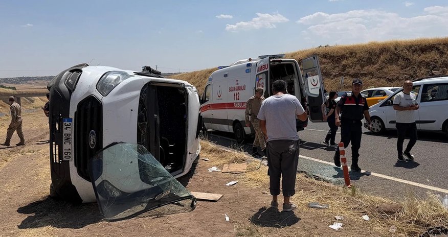 Türkiyədə şagirdləri daşıyan avtobus aşıb, 19 nəfər yaralanıb Türkiyədə şagirdləri daşıyan avtobus aşıb, 19 nəfər yaralanıb