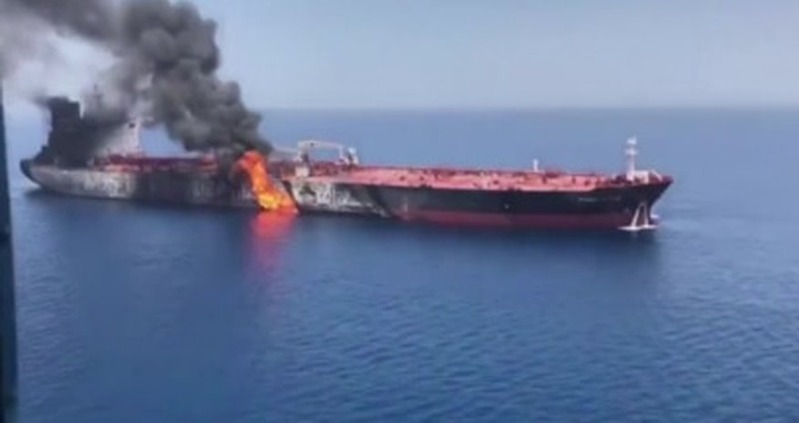 ABŞ Oman dənizində LPG tankerinə zərbə endirib, iki nəfər ölüb ABŞ Oman dənizində LPG tankerinə zərbə endirib, iki nəfər ölüb