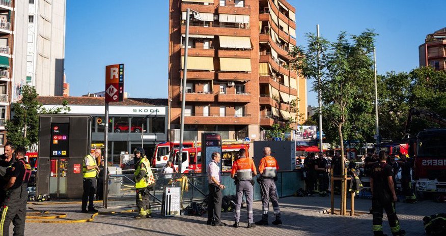 Around 300 passengers flee through tunnel after fire in Barcelona metro Around 300 passengers flee through tunnel after fire in Barcelona metro