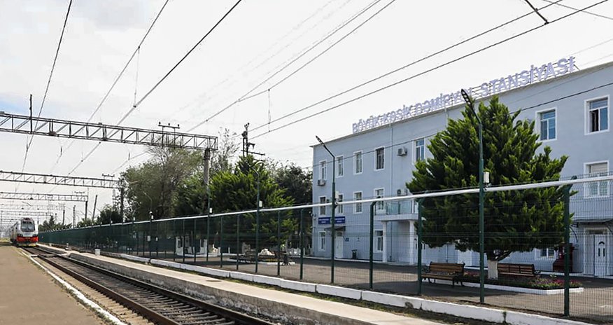 Azərbaycan-Gürcüstan sərhədində dəmir yolu keçidi iki dəfə sürətlənəcək Azərbaycan-Gürcüstan sərhədində dəmir yolu keçidi iki dəfə sürətlənəcək
