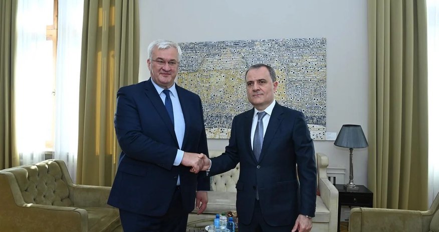 Ceyhun Bayramov və Andrey Sibiqa Kiyevdə danışıqlar aparırlar Ceyhun Bayramov və Andrey Sibiqa Kiyevdə danışıqlar aparırlar