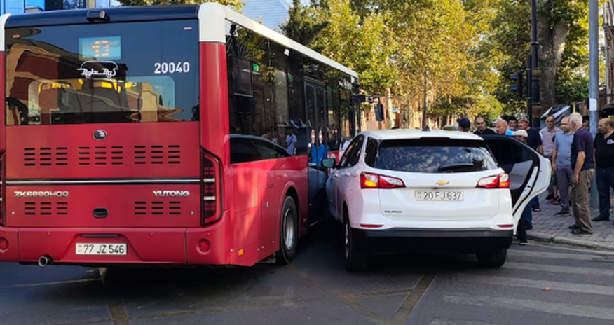 “Baku Bus” Gəncədə qəzaya düşdü “Baku Bus” Gəncədə qəzaya düşdü