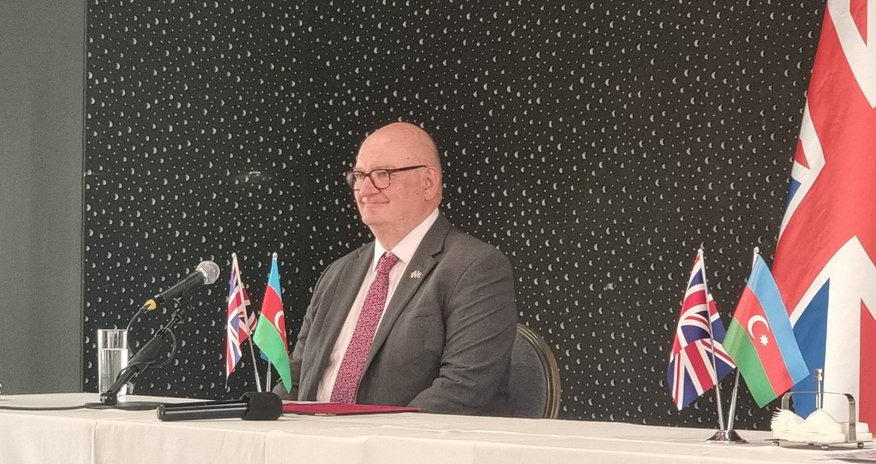 Britaniya səfiri Azərbaycan Ermənistan münasibətlərindən danışıb Britaniya səfiri Azərbaycan Ermənistan münasibətlərindən danışıb